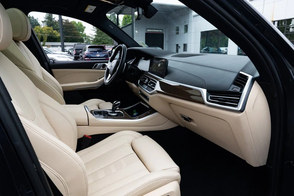 Used 2021 Gray BMW xDrive40i image 25