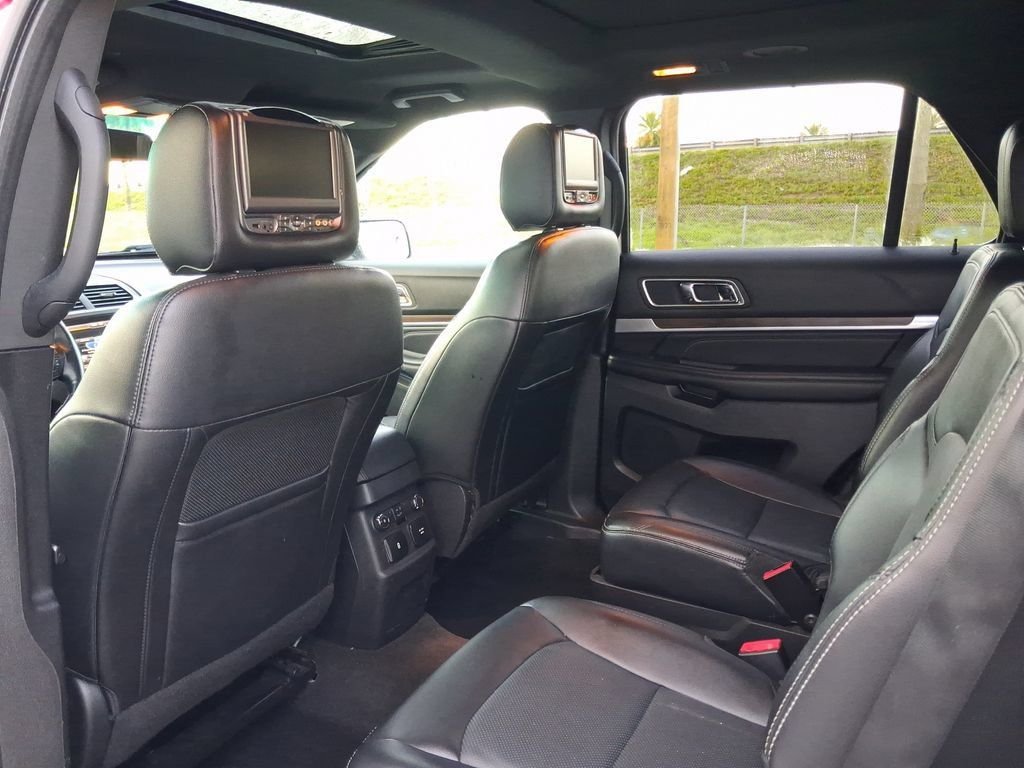 Used 2016 White Ford Limited image 7