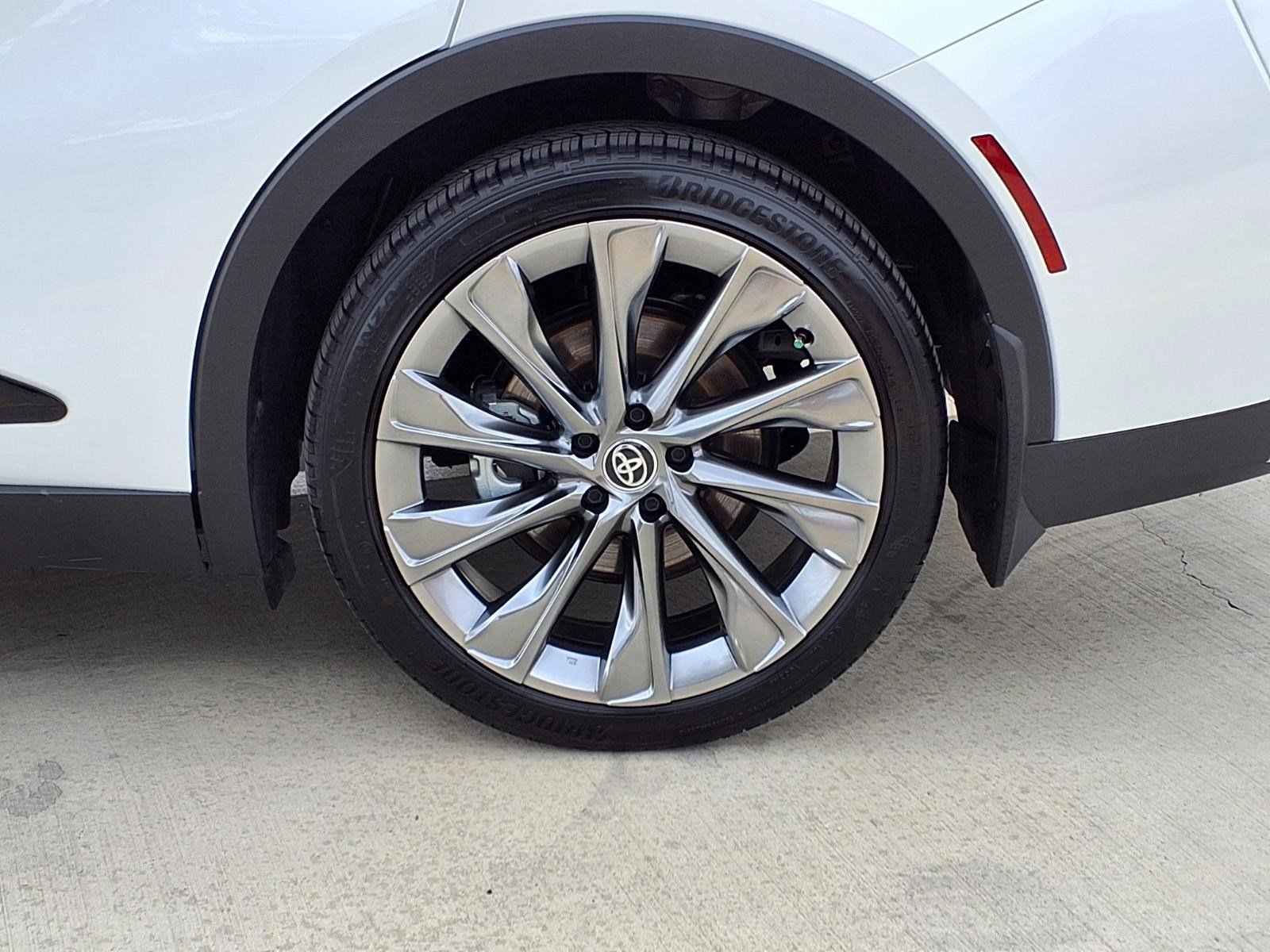 New 2026 Oxygen White <sup>1</sup> Toyota  Limited image 9