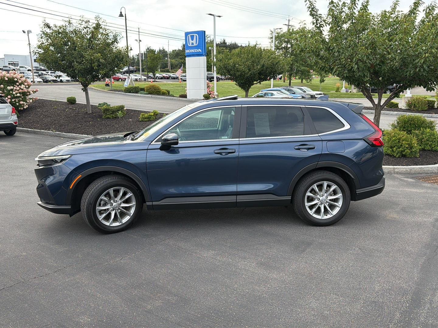 Used 2024 Canyon River Blue Metallic Honda EX-L image 4