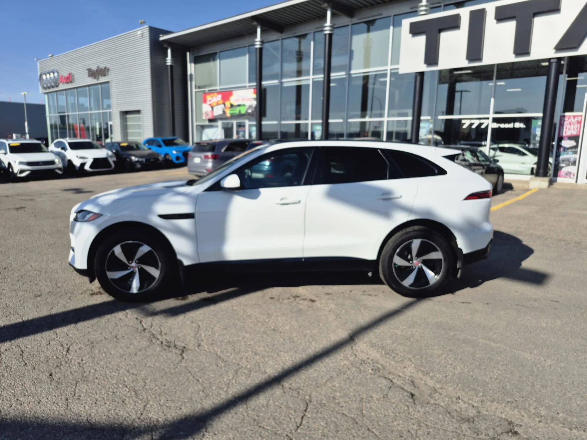 Used 2022 Fuji White Jaguar P250 S AWD*Nav | Htd Leather | Pano Roof | Htd Wheel | Blind Spot Detect | Meridian Audio | CarPlay image 11