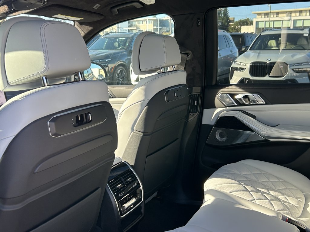 New 2027 Tanzanite Blue II Metallic BMW xDrive40i image 31