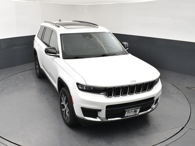 Used 2023 White/off-white Jeep Limited image 13