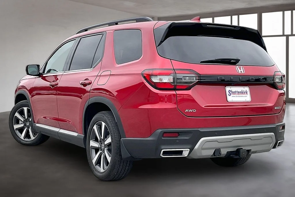 Used 2025 Red Honda Touring image 4