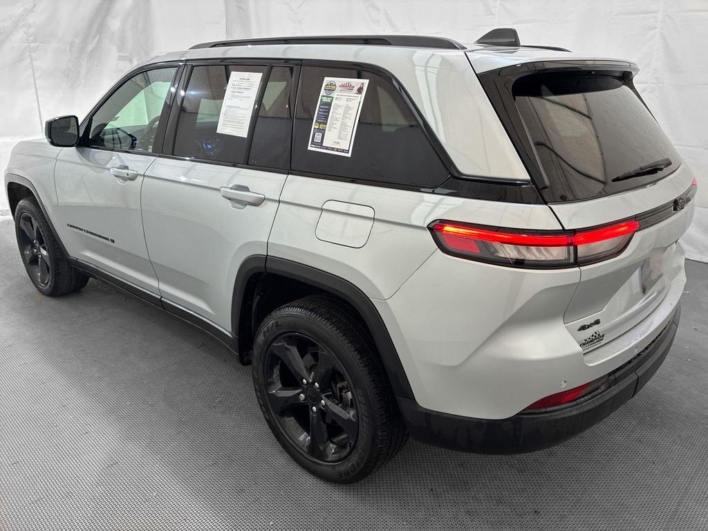 Used 2023 Silver Jeep Altitude X image 5