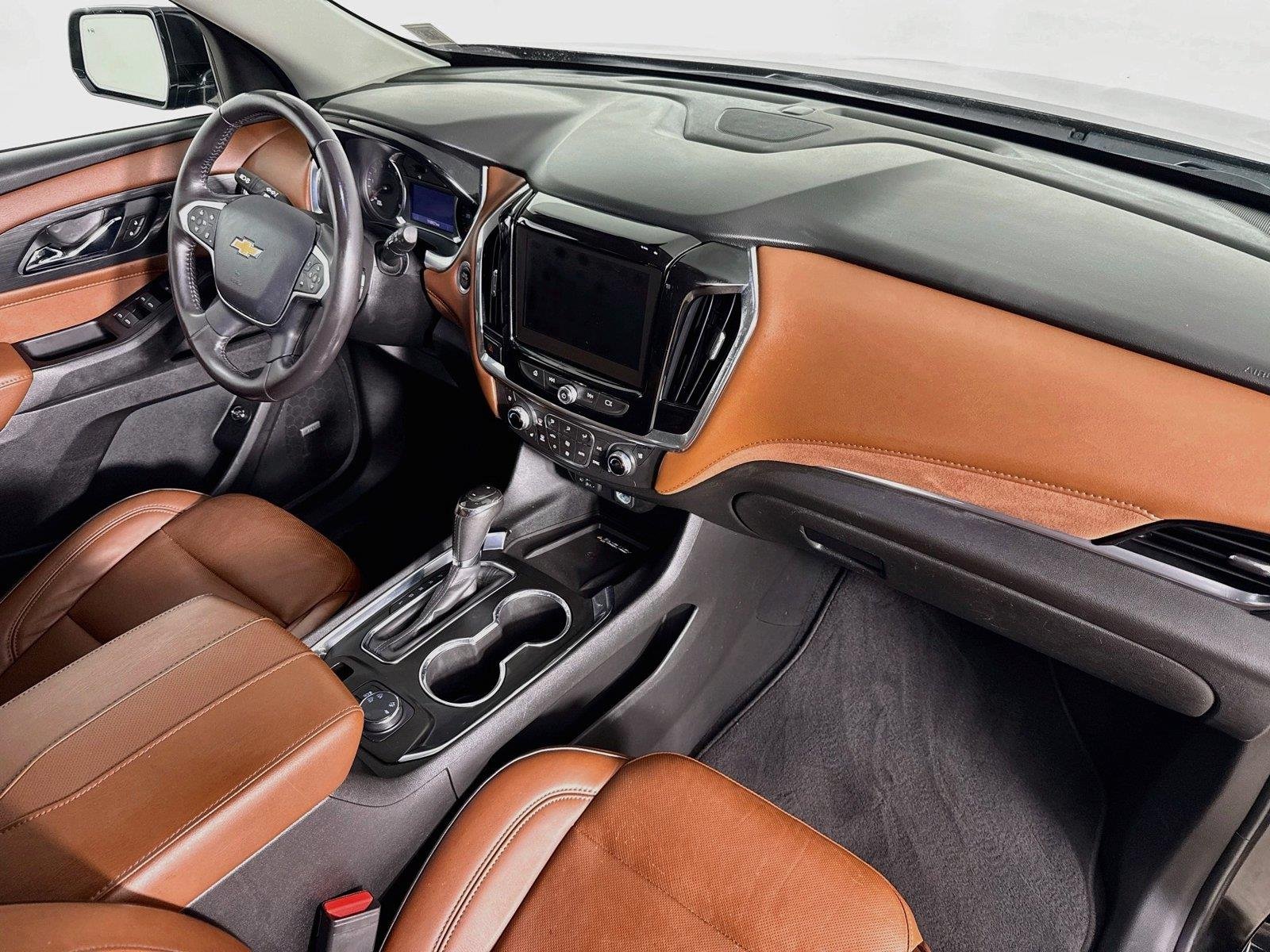 Used 2020 MOSAIC BLACK METALLIC Chevrolet High Country image 33