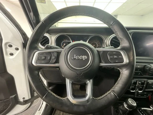 Used 2022 White Jeep Unlimited Sahara image 9