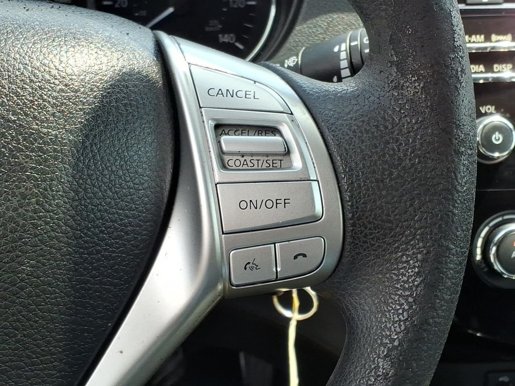 Used 2016 Cayenne Red Nissan S image 18