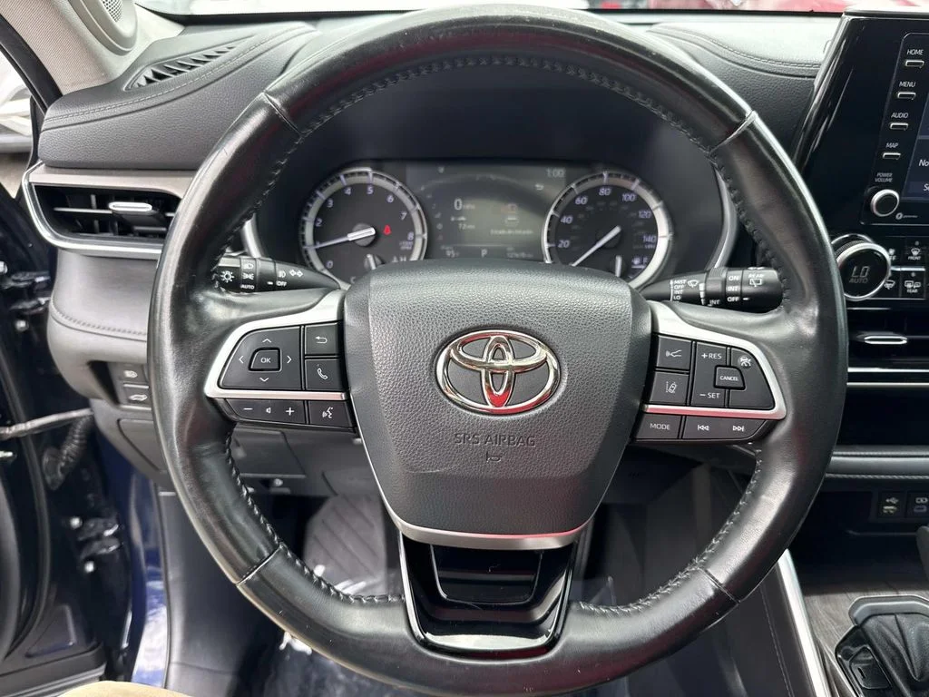 Used 2022  Toyota Limited image 44