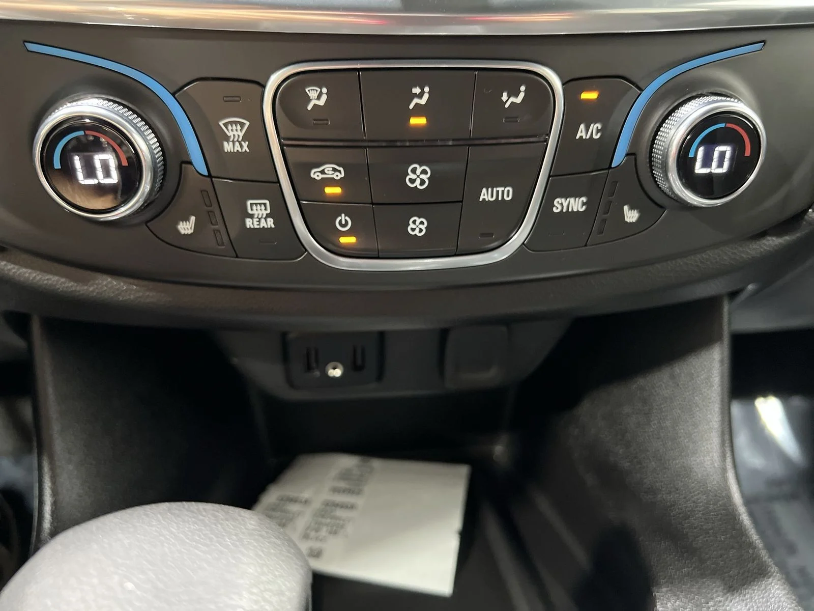 2023 Chevrolet Traverse 1LT - Photo 18