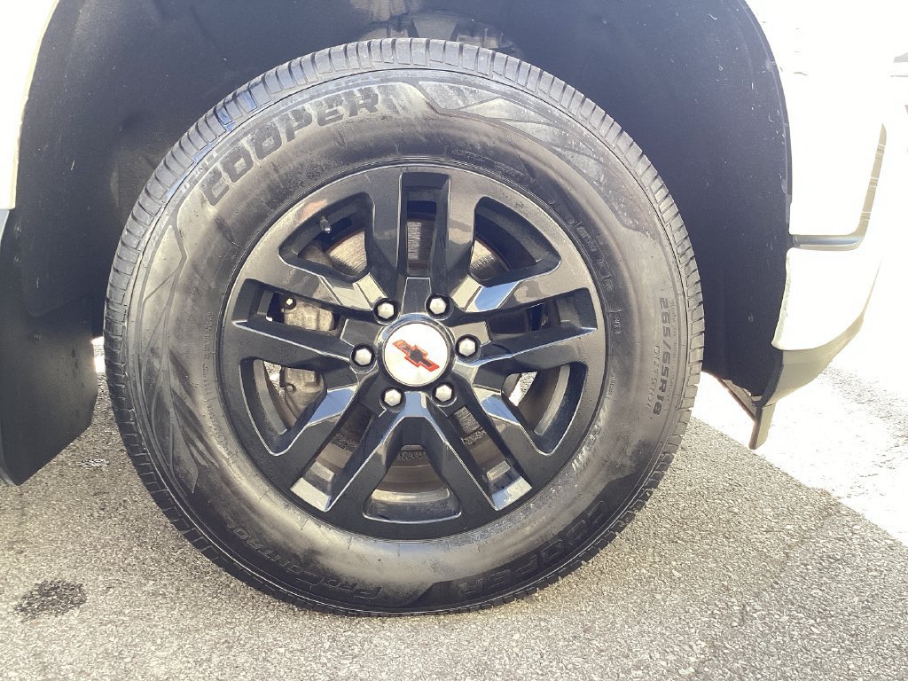 Used 2021 SUMMIT WHITE Chevrolet RST image 21