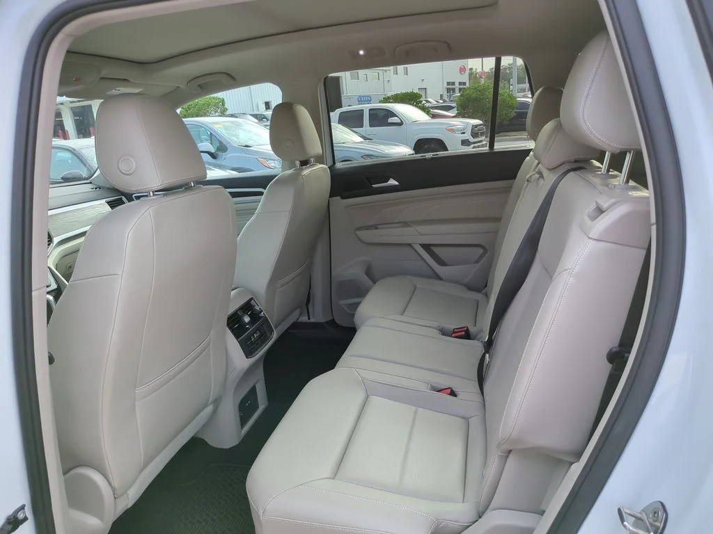 Used 2023 White Volkswagen 3.6L V6 SE w/Technology image 8