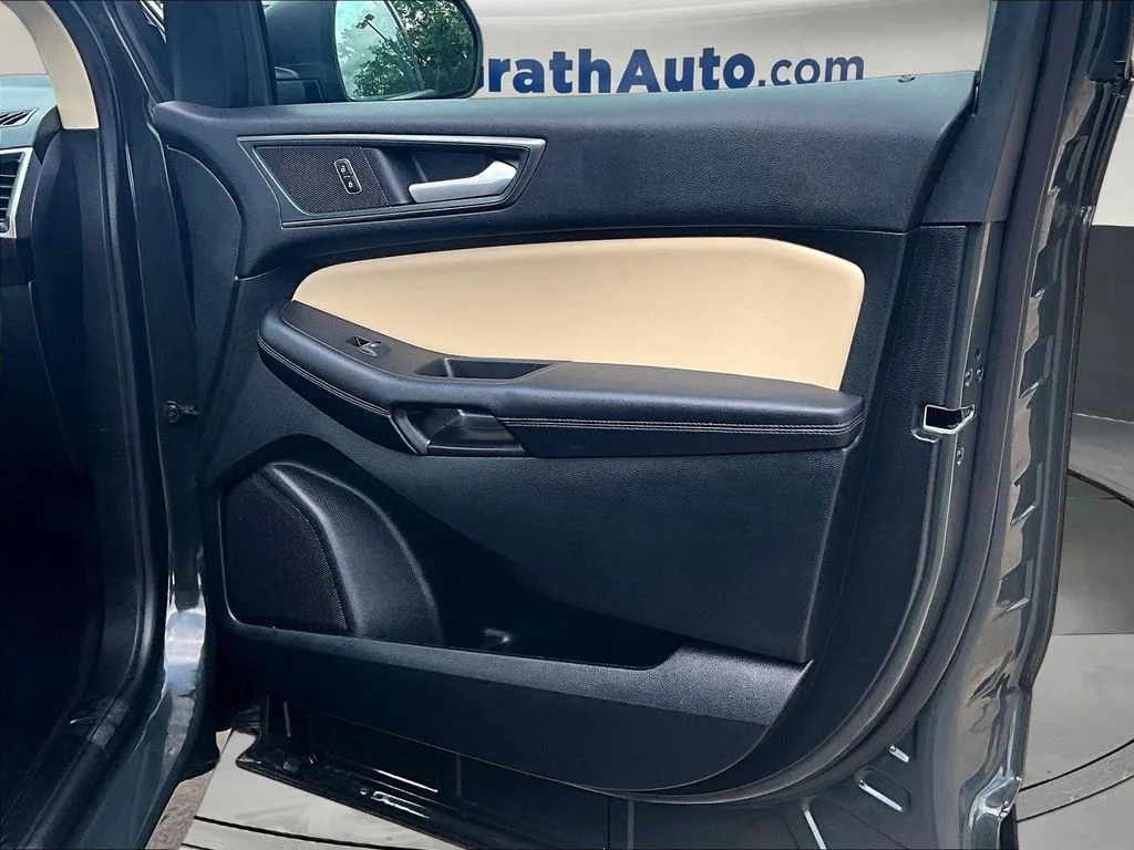 Used 2024 Green Ford SE image 32