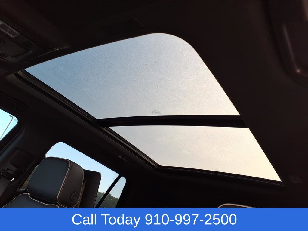 Used 2025 Onyx Black GMC Elevation image 21