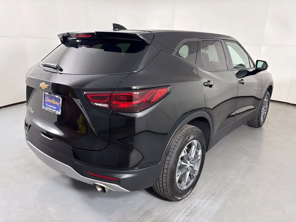 Used 2025 Black Chevrolet LT image 8