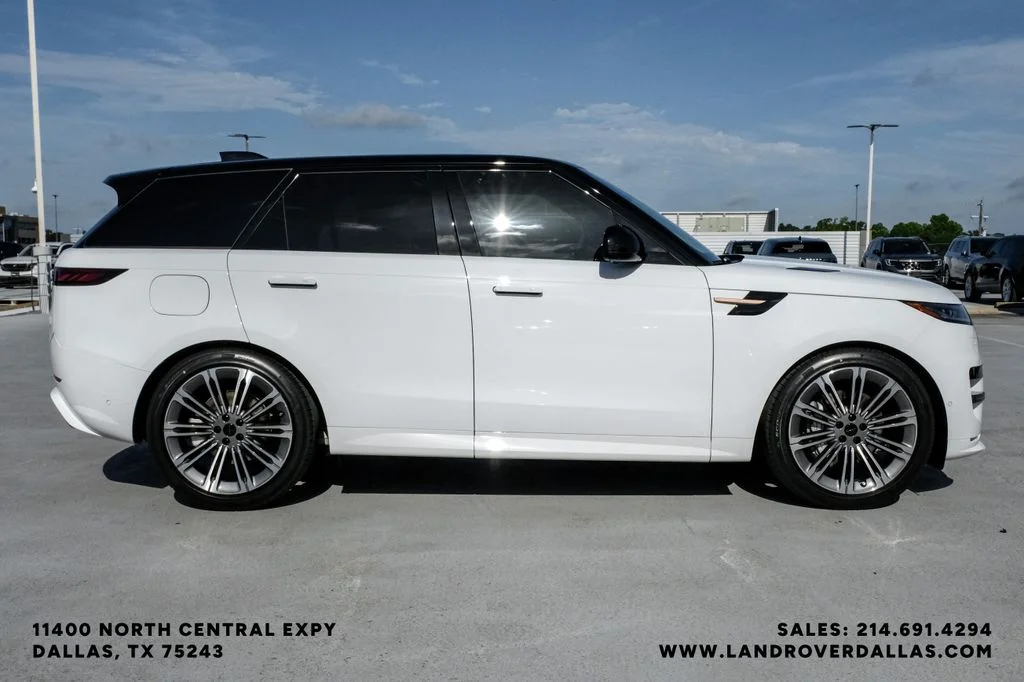 New 2026 Fuji White Land Rover Dynamic SE image 5