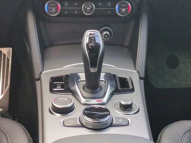 2025 Alfa Romeo Stelvio Base - Photo 18