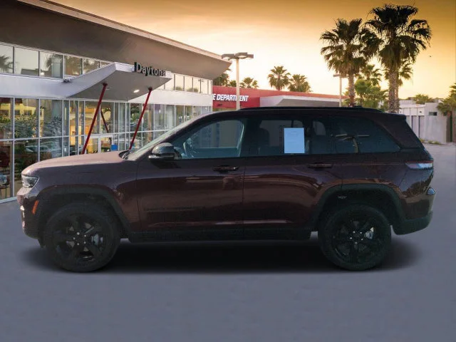 Used 2024 Red Jeep Altitude X image 6