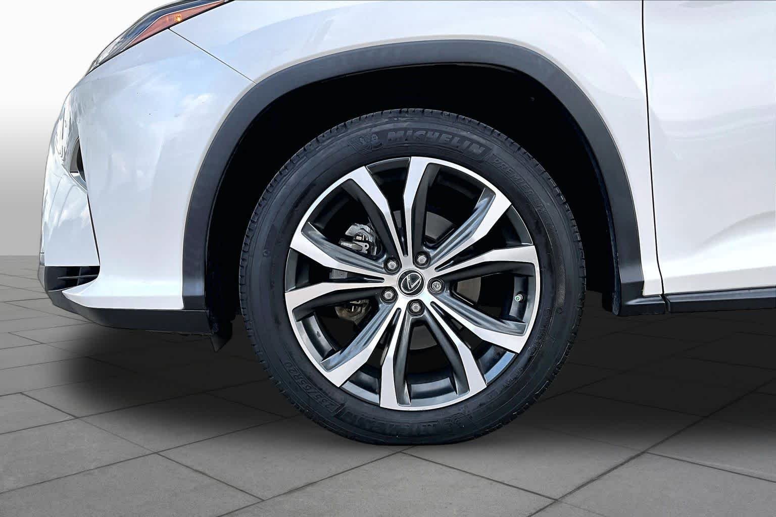 Used 2019 Eminent White Pearl Lexus  image 11