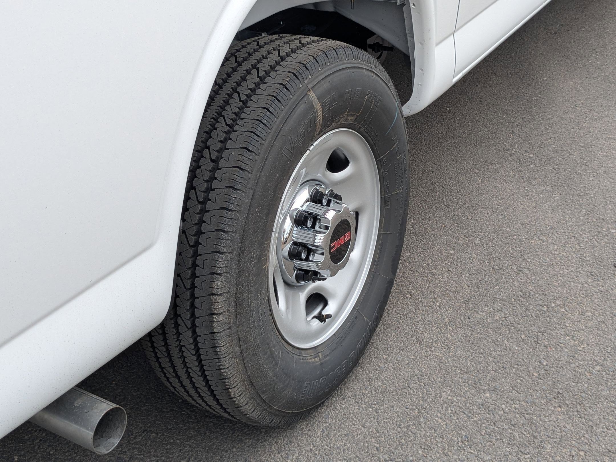 2025 GMC Savana Cargo Work Van - Photo 15