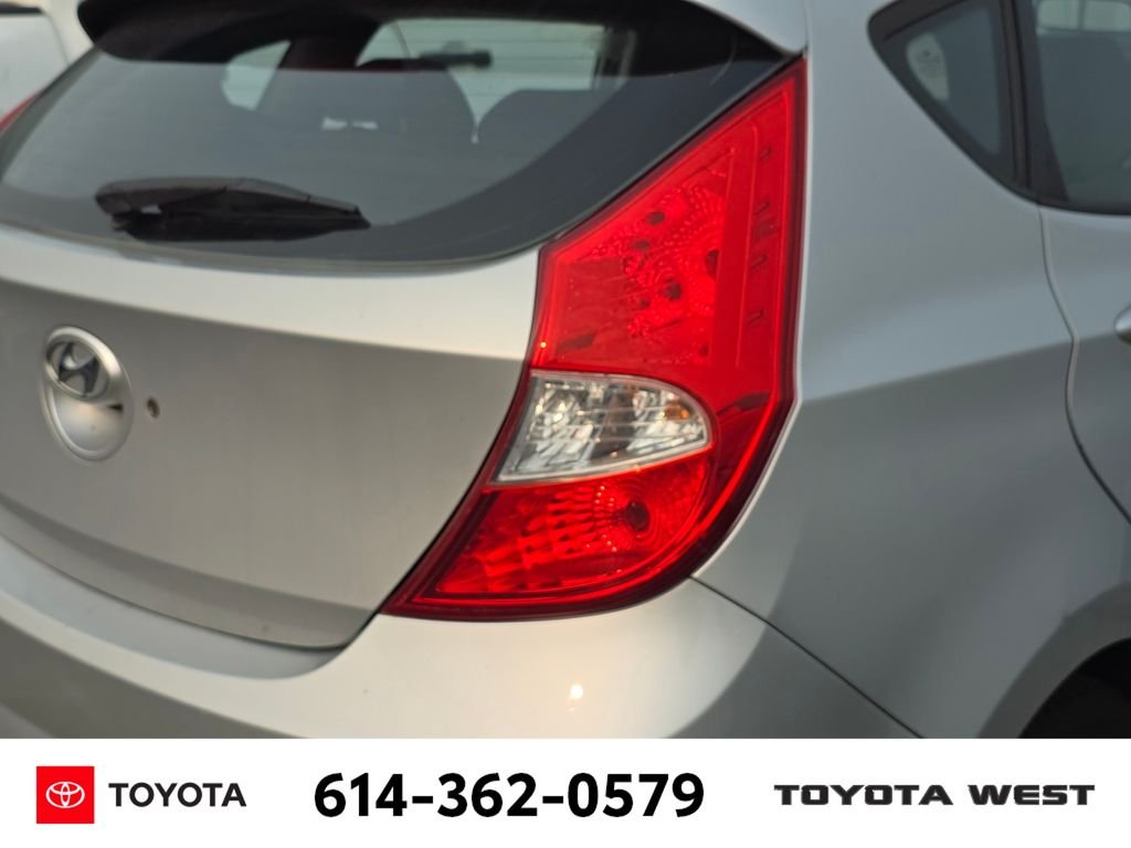 Used 2013 Silver Hyundai SE image 10