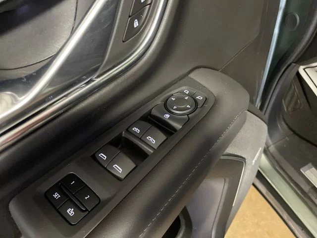 Used 2024 Green Chevrolet Z71 image 11