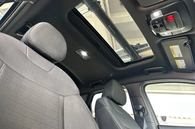 Used 2023 Gray Hyundai SEL Premium image 19