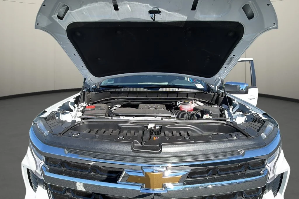 New 2026 Summit White Chevrolet LT (2FL) image 11