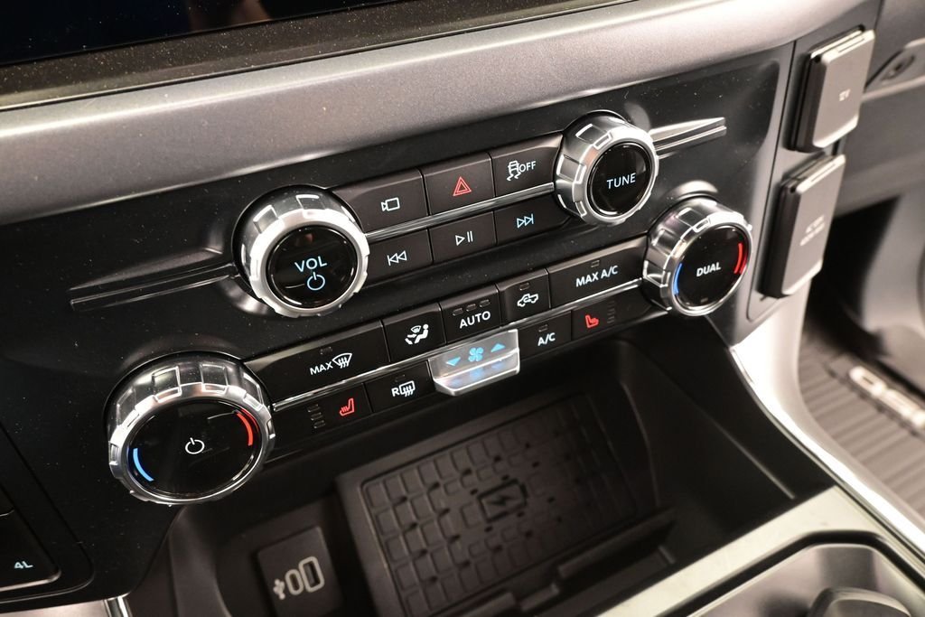 New 2026 Carbonized Gray Metallic Ford XLT image 16