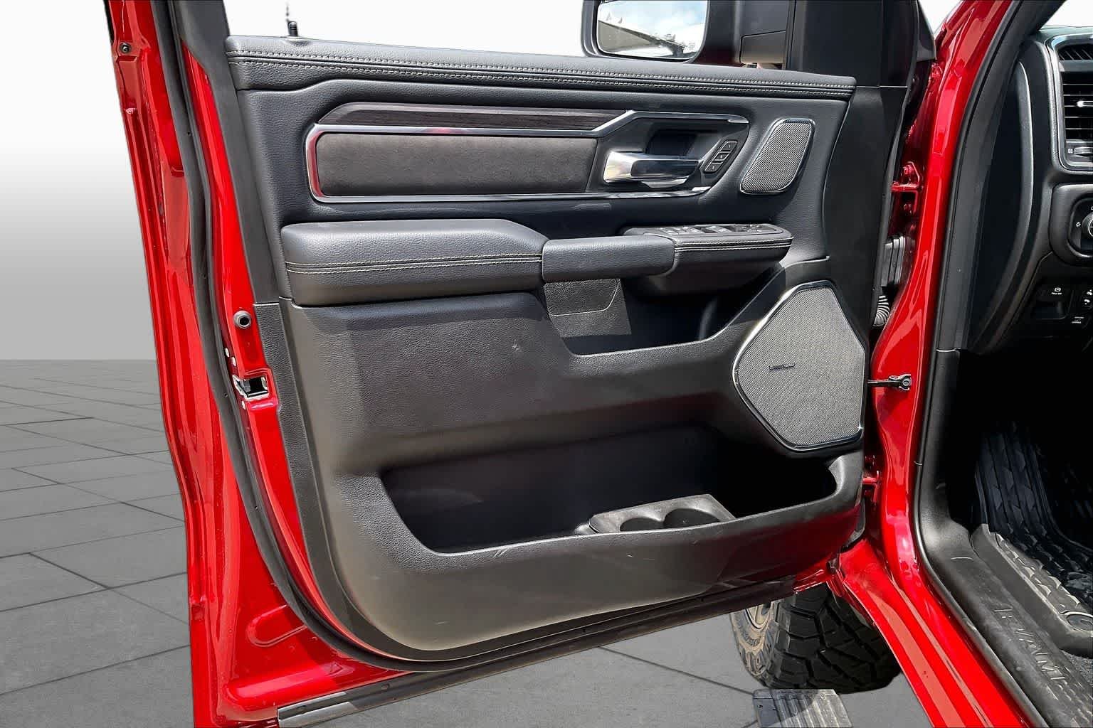 New 2026 Molten Red Pearl-Coat Exterior Paint RAM Laramie image 10