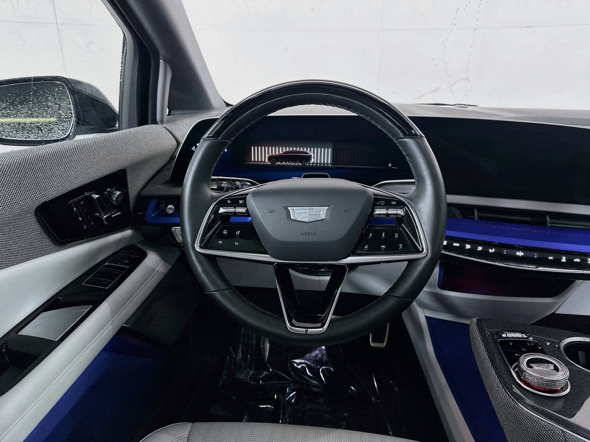 Used 2025 Crystal White Tricoat Cadillac Luxury image 22