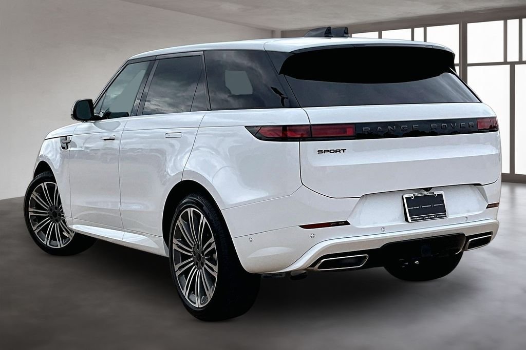New 2026 Fuji White Land Rover Dynamic SE image 3