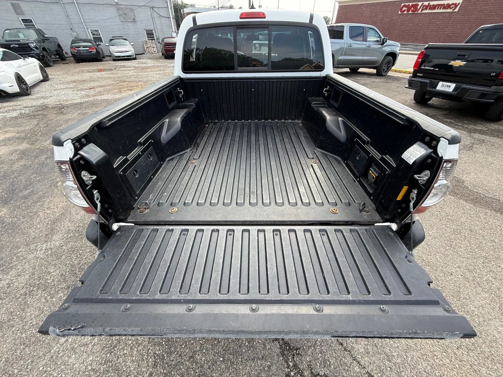 Used 2012 White Toyota Base image 31