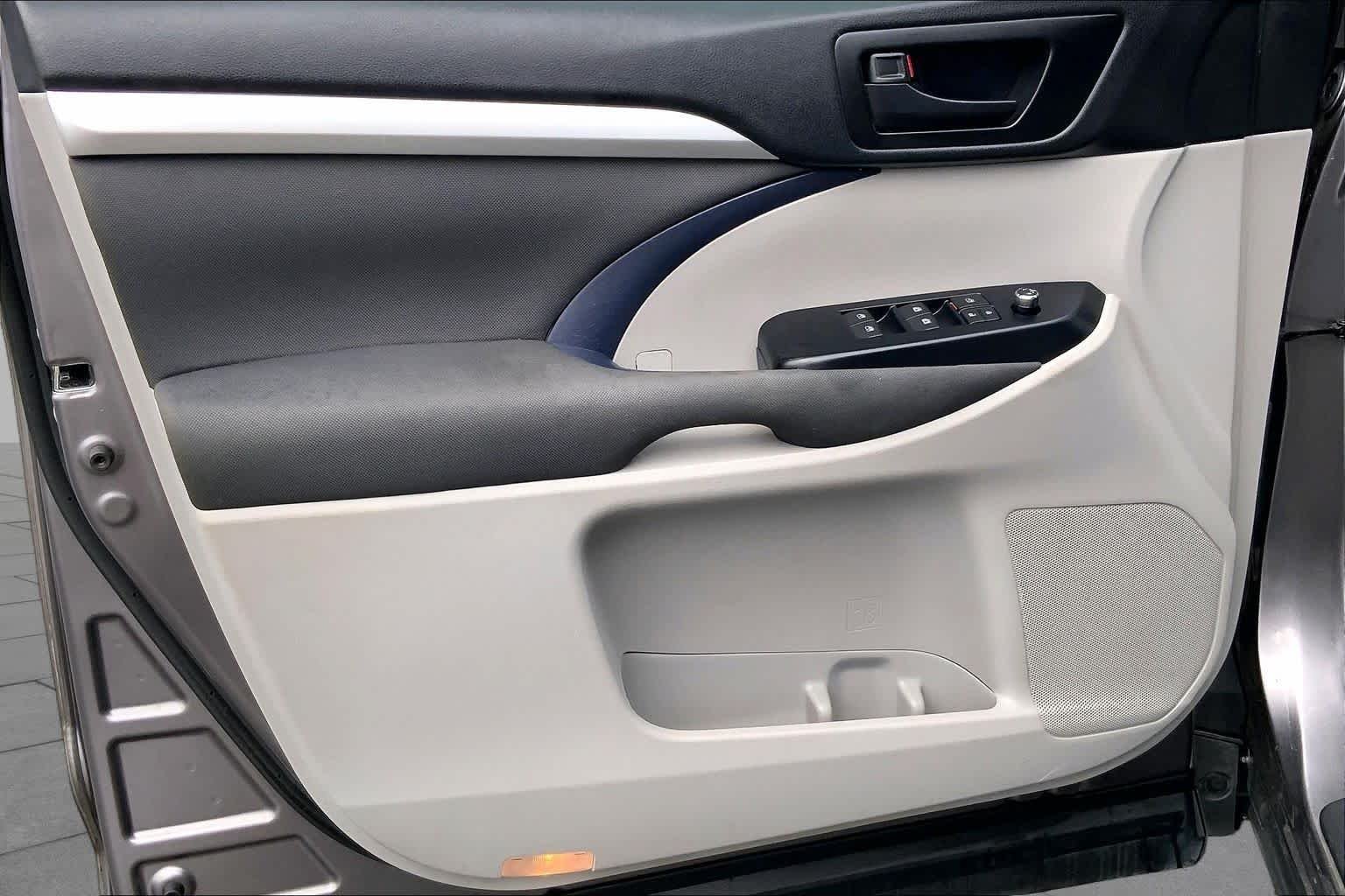 Used 2019 Predawn Gray Mica Toyota LE image 21