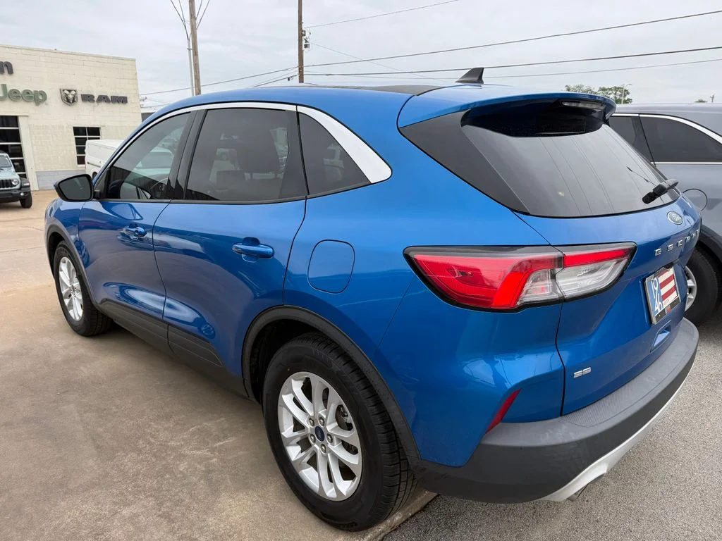 Used 2020 Blue Ford SE image 17