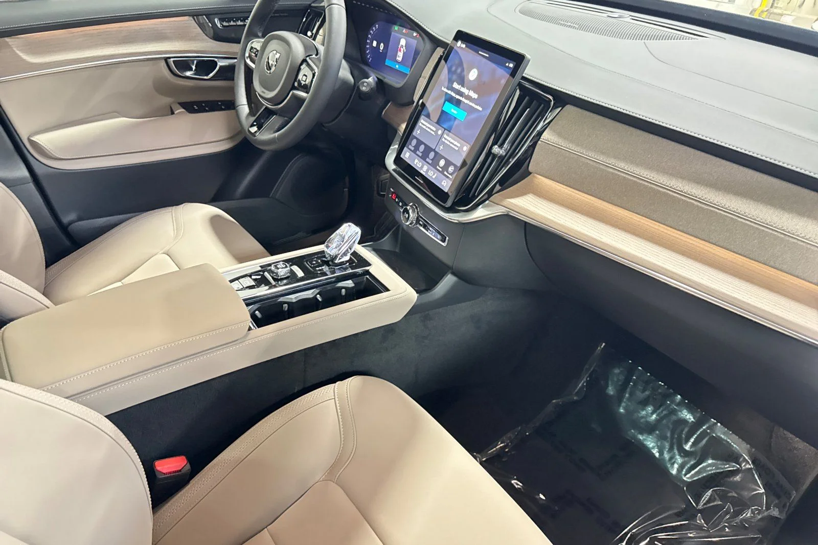 New 2026 Denim Blue Volvo T8 Plus 7-Seater image 18
