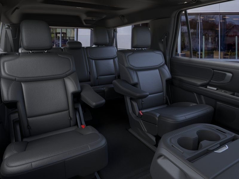 New 2025 Star White Metallic Tri-Coat Ford Platinum® MAX image 34