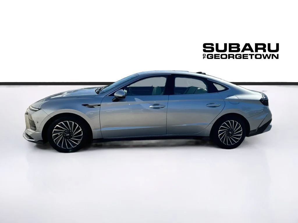 Used 2024 Silver Hyundai SEL image 4