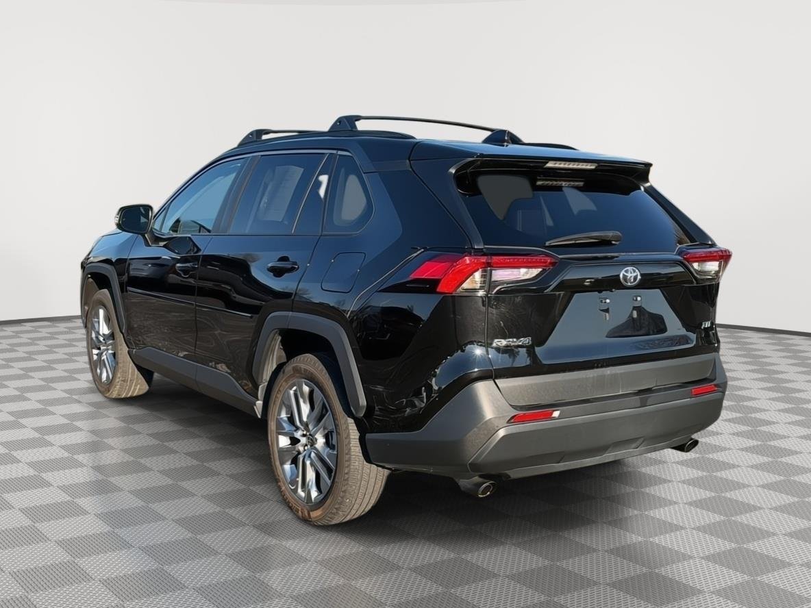 Used 2023 Midnight Black Metallic Toyota XLE Premium image 5
