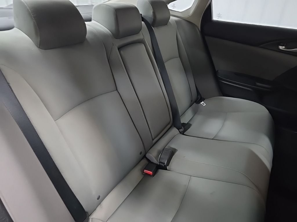 Used 2016  Honda EX-T image 17