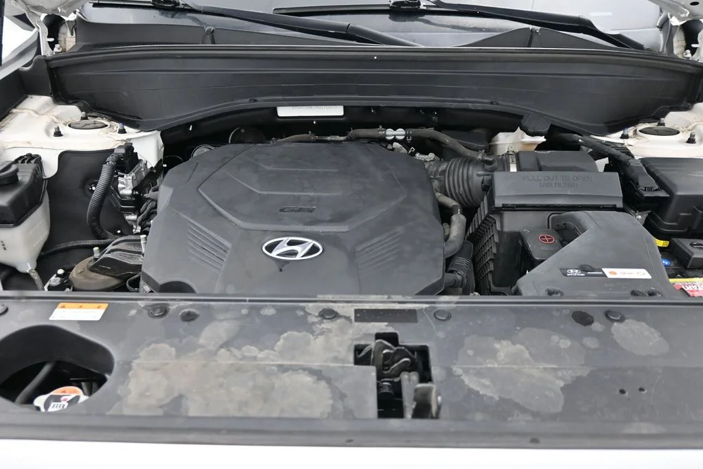 Used 2021 White Hyundai SE image 20