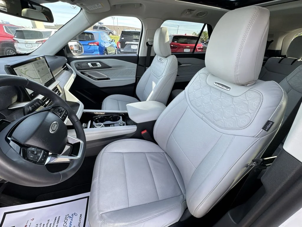 Used 2025 White Ford Platinum image 11