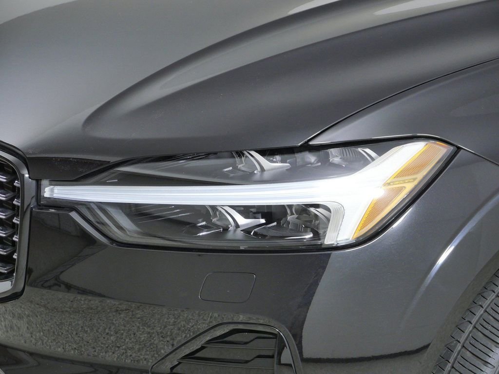 Used 2025 Black Volvo T8 Ultra Black Edition image 4