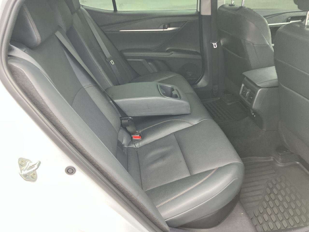 Used 2025 White (Wind Chill Pearl) Toyota XLE image 32