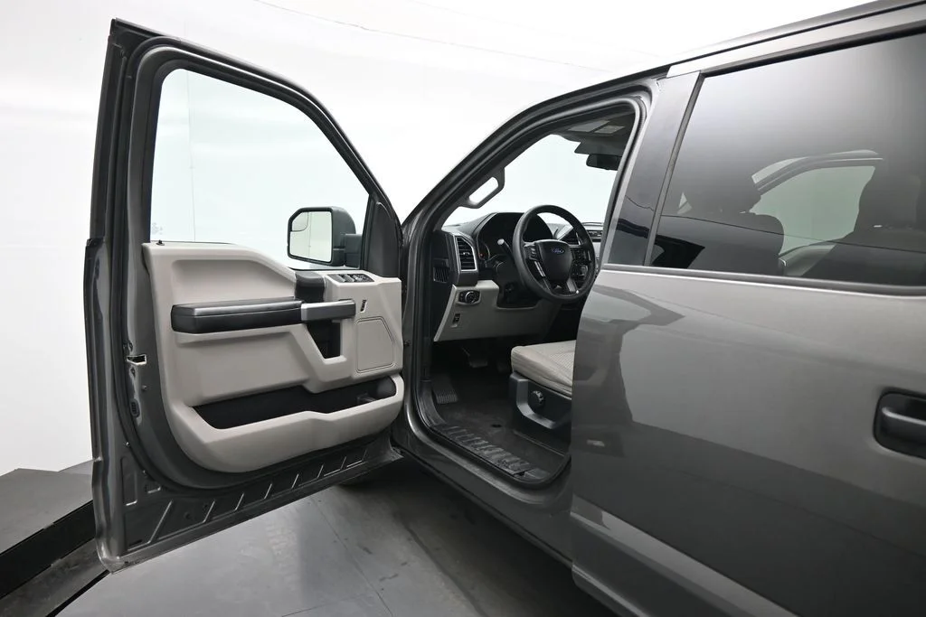Used 2017 Gray Ford XLT image 8