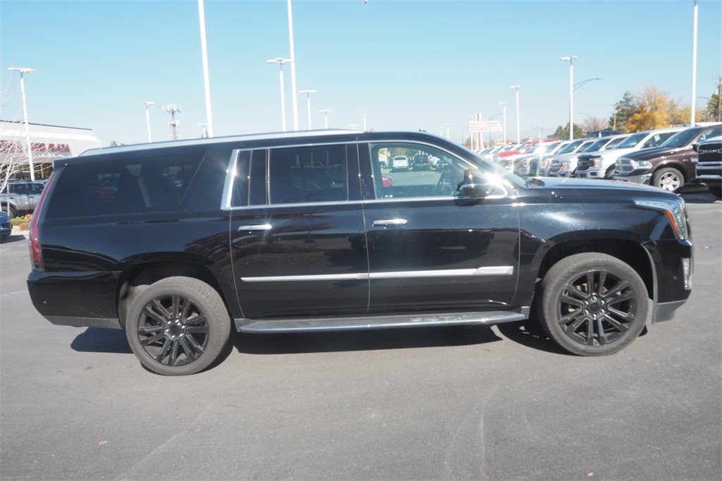2019 Cadillac Escalade ESV Premium Luxury photo 4