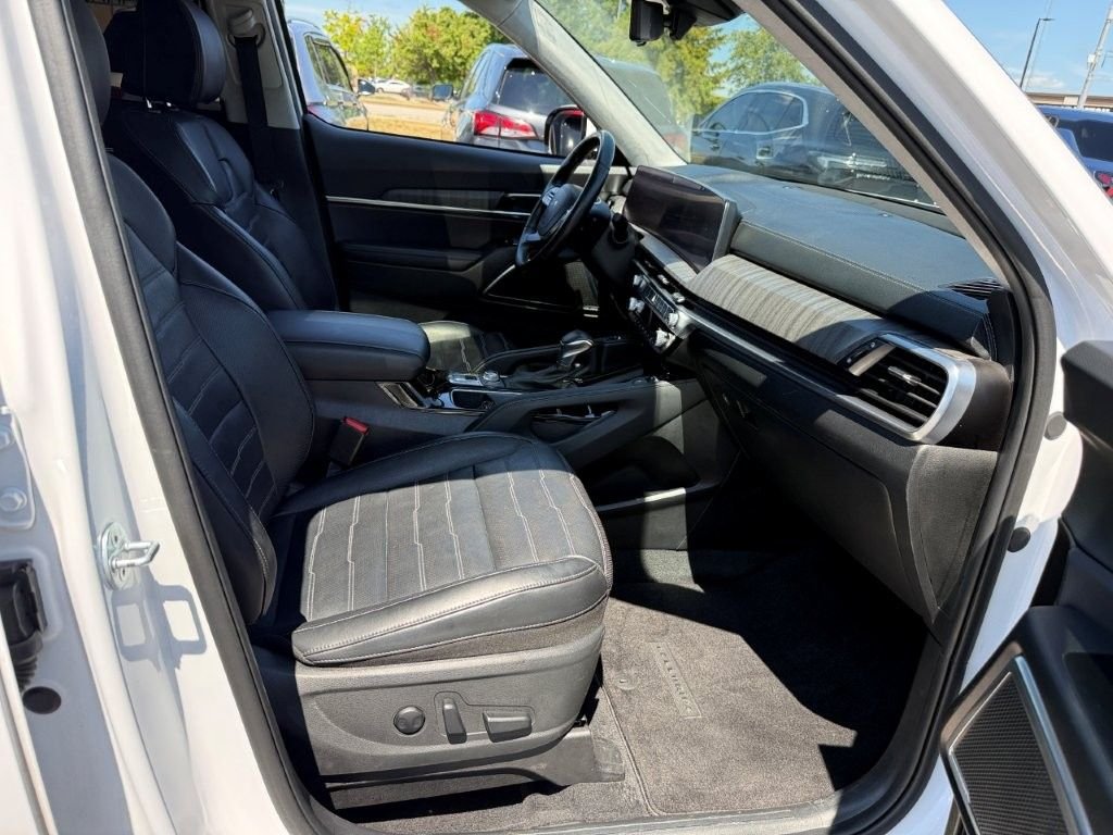 Used 2024 White Kia SX-Prestige image 26