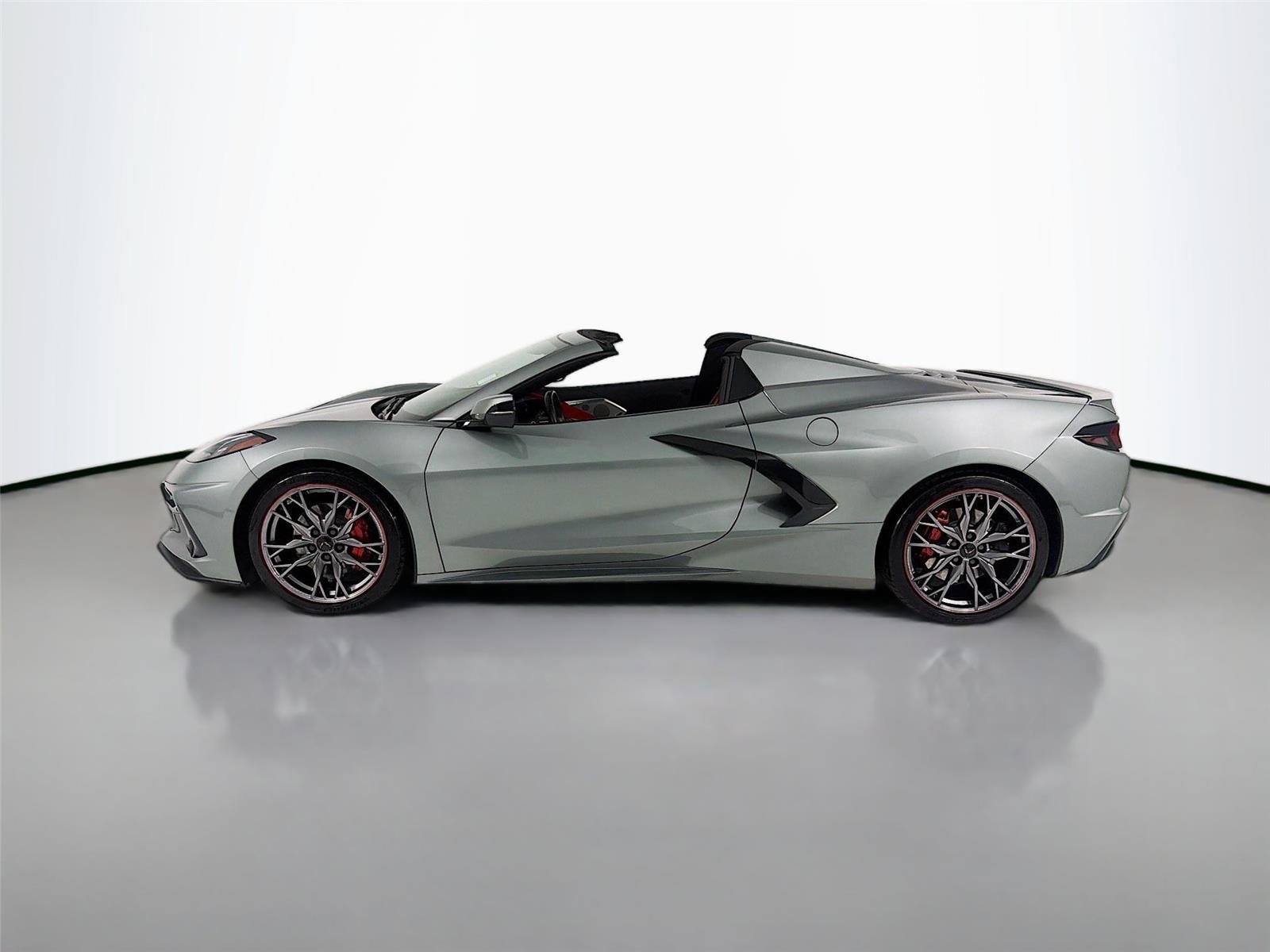 Used 2024 Hypersonic Gray Metallic Chevrolet 2LT image 8