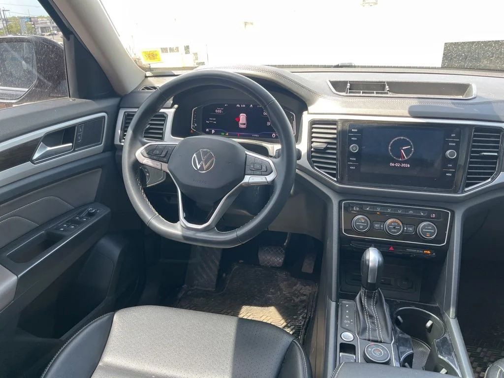Used 2022 Black Volkswagen 3.6L V6 SE w/Technology image 10