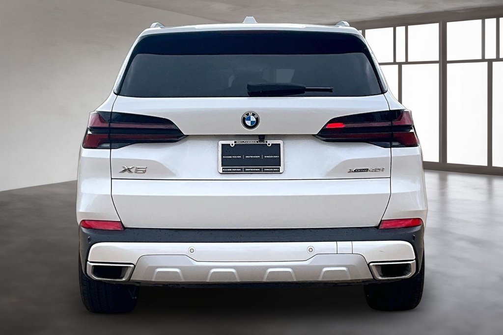 Used 2024 White BMW xDrive40i image 4